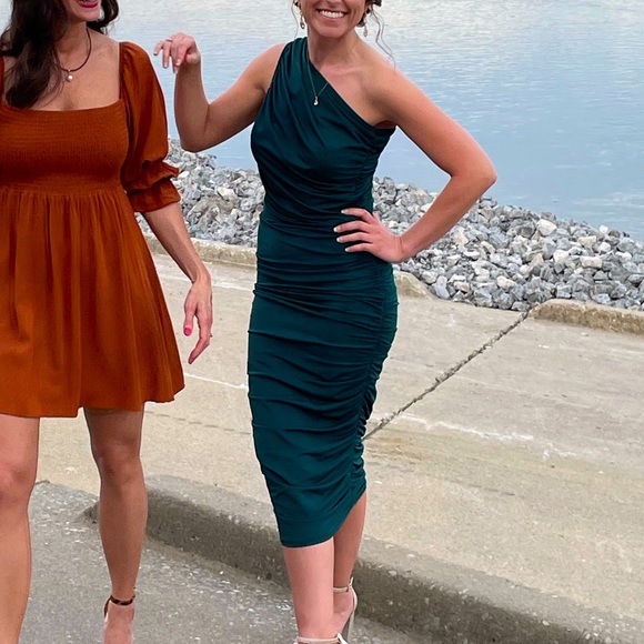 Emerald Green One Shoulder Dress from Pretty Little Thing- Sizes 0 & 2 NWT - Picture 1 of 3